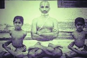  Grandes Maestros de Yoga : Tirumalai Krishnamchrya, el padre del Yoga moderno/ Por Ilde Leyda 