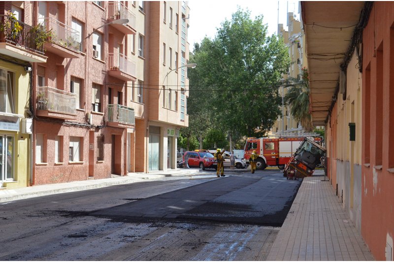 Los trabajos de asfaltado provocan una nueva fuga de gas en la calle Lepanto en Dnia