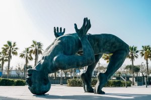 L'escultura Gegant de Sal s'installar en Moraira al costat de la mar