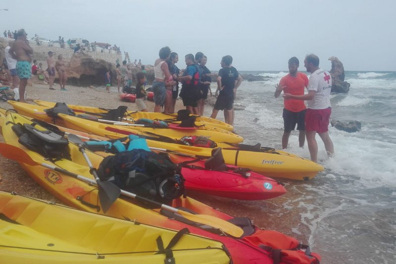 Rescate de embarcaciones kayak en Les Rotes