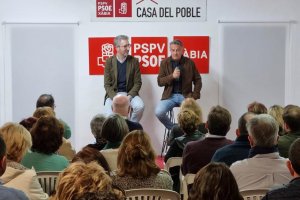Chulvi y Arcadi participan en un encuentro con la militancia socialista de Xbia