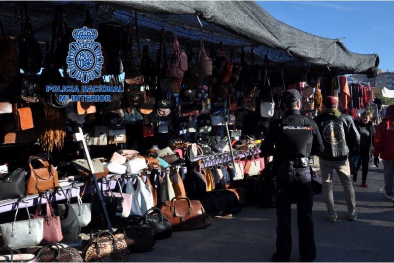 La Polica Nacional detiene en Dnia a 22 personas acusadas de falsificacin de productos