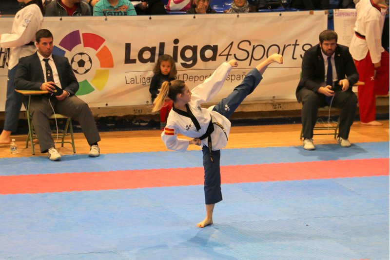 Taekwondo: Shari Crespi obtiene la medalla de bronce del campeonato de Espaa de Poomsae
