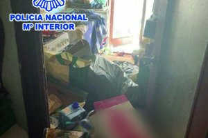 La Policia Nacional det a una dona i desatendre a la seua via i apropiar-se dels seus diners 