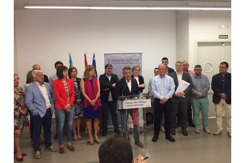 Cinco ayuntamientos de la comarca se integran en la plataforma para exigir la AP-7 gratuita