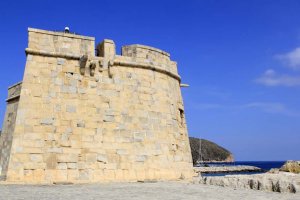 Teulada Moraira participa en l'encesa de torres i talaies de la Mediterrnia pels Drets Humans