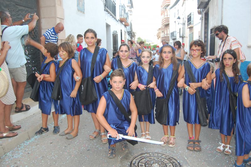Els moros i cristians de Murla rememoren el passat de la vila en clau festera amb una espectacular entrada