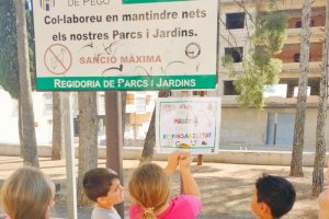 Los alumnos del colegio Sant Antoni de Pego ponen en marcha una campaa para mejorar los hbitos de limpieza urbana