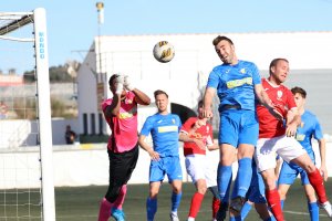 Primera Regional: Gol de portera a portera en el Pedreguer-Pego y el Orba que gana en Oliva