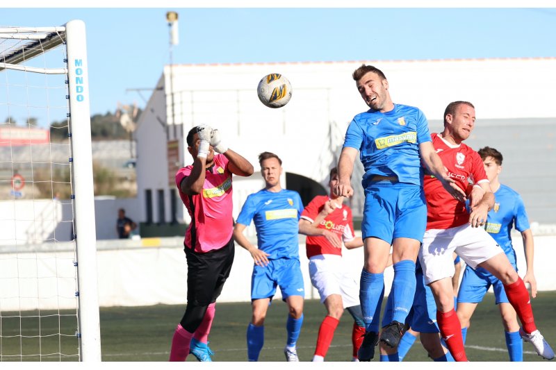 Primera Regional: Gol de portera a portera en el Pedreguer-Pego y el Orba que gana en Oliva