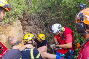 Rescatan en helicptero a un senderista que cay en un hoyo en la ruta de La Plana de Xbia