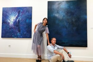 Dos artistas ucranianos promueven la muestra Arte por la Paz en Xbia para recaudar fondos y ayudar a su pas