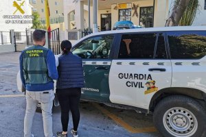 La Guardia Civil detiene en Calp a una mujer que se dedicaba a robar mediante el mtodo del abrazo
