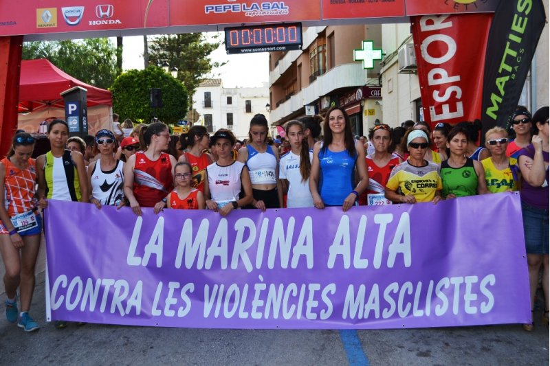 La Marina Alta ala la veu contra la violncia masclista i el feminicidi