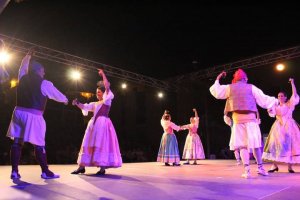 Danzas folclricas en Dnia 