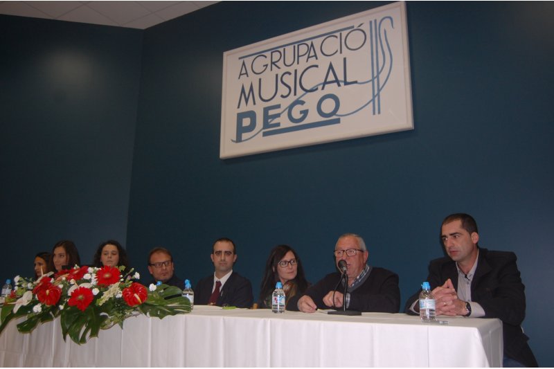 LAgrupaci Musical de Pego homenatja als seus directors i presidents en la presentaci del llibre dels 145 anys de trajectria