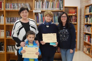 Oriol Cloquell y Dominique Dubie reciben los premios a los ms lectores de la Biblioteca Municipal de Pego