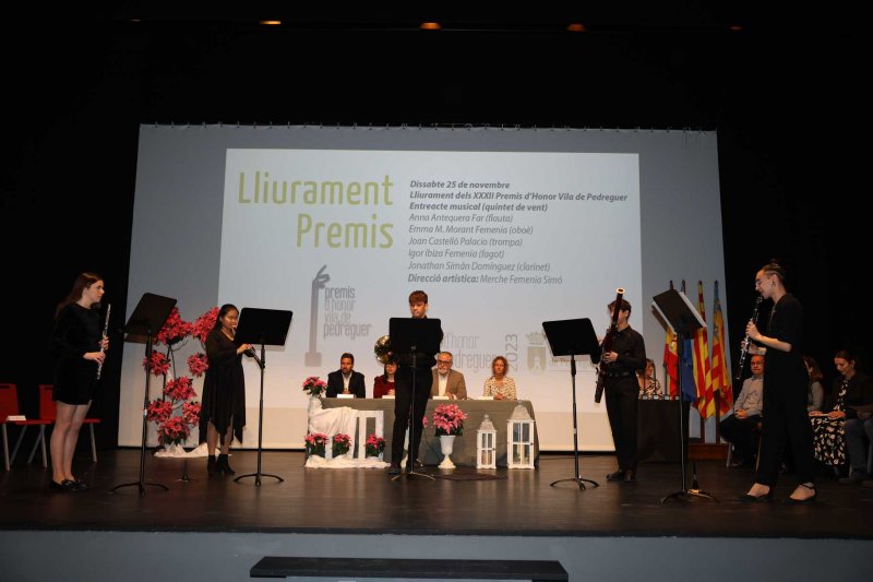 Els Premis dHonor Vila de Pedreguer lliuren els guardons en un acte sublim carregat democions i reivindicacions