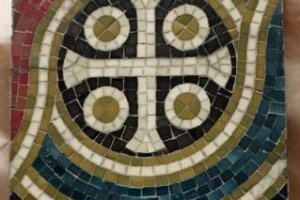El Ayuntamiento adquiere tres plafones de mosaicos del ceramista ondarense Llus Bru  