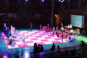 El Ajedrez Viviente recrea en Xbia el drama de los refugiados en un espectculo con msica y danza en directo