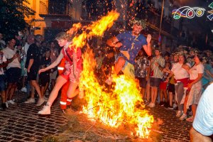 Gran desplegament en la Nit dels Focs de Fogueres de Xbia: tan sols 10 persones ateses per cremades lleus