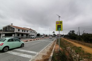 Instalan semforos pedaggicos en los principales accesos al casco urbano de Dnia para intentar reducir la velocidad