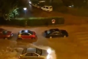 La forta pluja inunda carrers de Dnia 