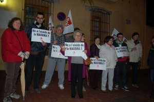 Ondara: Concentraci contra l'eixida de la Massma per part de l'Ajuntament