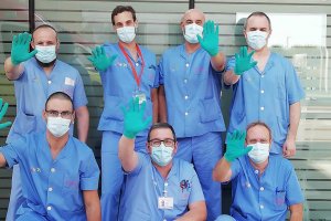 Guantes verdes en el Departamento de Salud de Dnia para concienciar sobre el Alzhimer 
