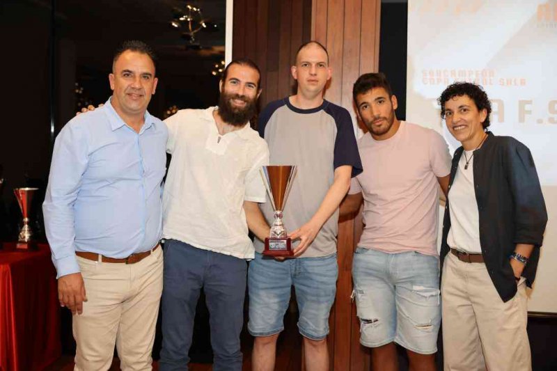 Gala de trofeos de Acydma: Doblete de Kamarka en veteranos, y en ftbol sala Liga para Bmbola y Copa para Pinturas Juanvi