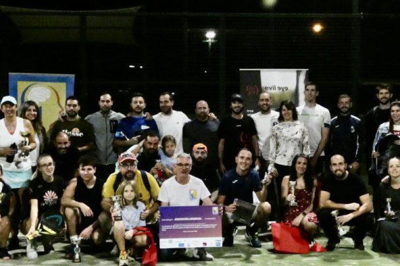 LBUM DE FOTOS: El torneo de pdel a beneficio de Cerebrum recauda 3.500 euros