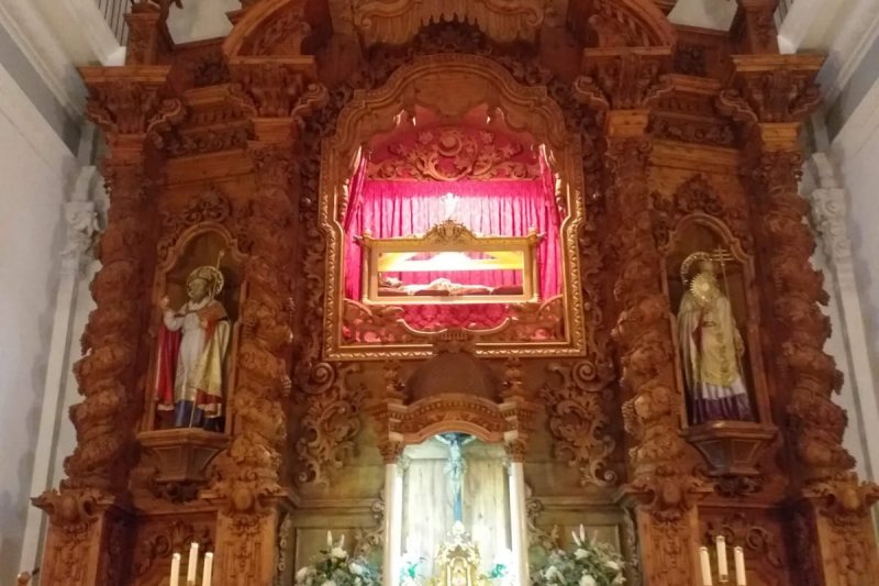La Cofrada de la Santssima Sang entrega el ltimo pago de la restauracin del retablo del convento