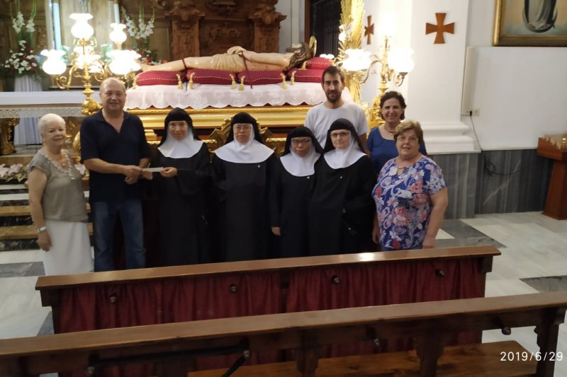 La Cofrada de la Santssima Sang entrega el ltimo pago de la restauracin del retablo del convento