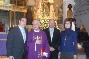 La visita de la Virgen de los Desamparados rene a centenares de feligreses