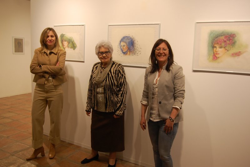 Rosa Sastre ofrece una coleccin de retratos imaginarios en el Centro de Exposiciones de Pego