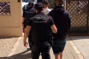 La Polica Nacional detiene in fraganti a dos jvenes por robar material informtico de oficinas de Dnia