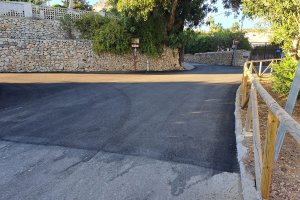 Amjasa asfalta un tramo del Camí Vell de Gata