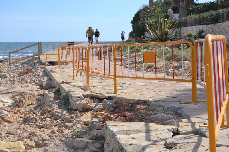Los trabajos para acondicionar las playas de Dnia afectadas por Gloria avanzan a contrarreloj