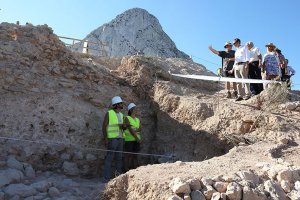El presidente de la Diputacin visita el yacimiento arqueolgico de la Pobla Medieval d'Ifach