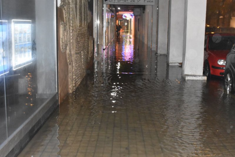 El temporal provoca inundaciones en calles y caminos de la Marina Alta