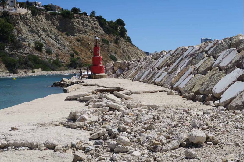 Puerto Blanco de Calp lleva dos aos cerrado y en estado de abandono