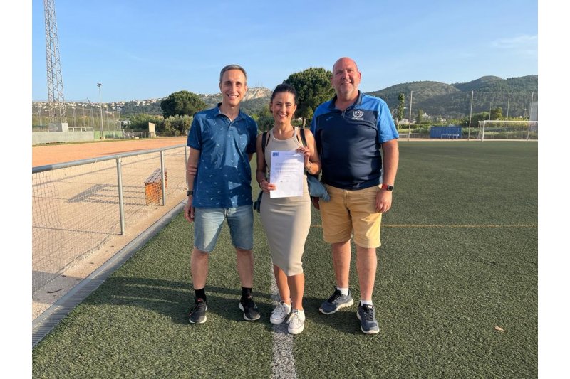 El Club de Ftbol Juventud Pedreguer dona 1.129 euros para la investigacin de enfermedades minoritarias