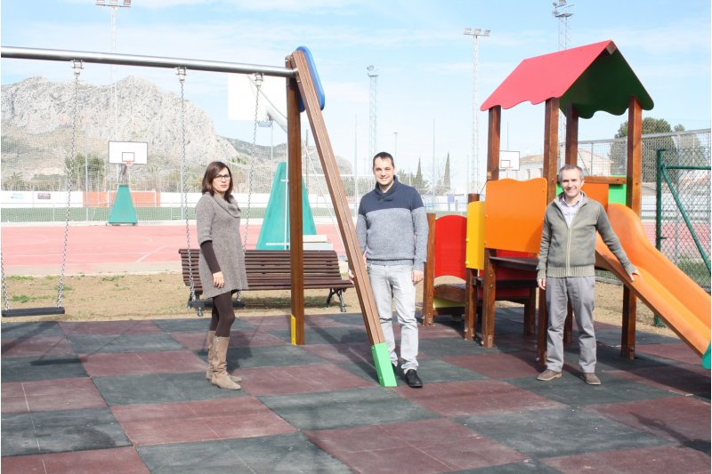 Ondara habilita un parc infantil per a les famlies al poliesportiu municipal