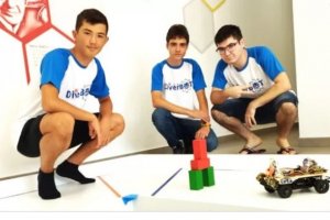 Tres estudiantes de Dnia lanzan un crowdfunding para participar en la gran final del Mundial de Robtica que se celebrar en Alemania