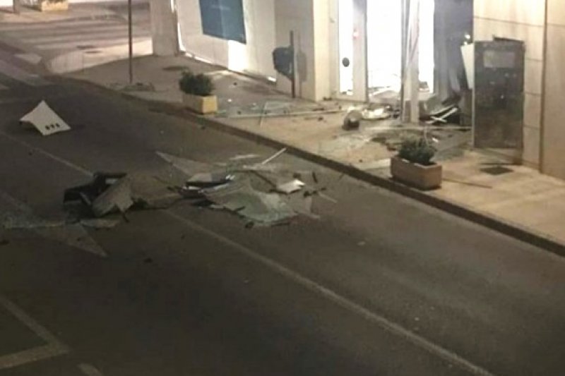Los autores del robo en un banco de Els Poblets utilizaron explosivo lquido 