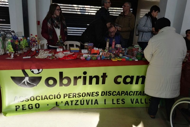 Dotze associacions participen en la Fira dEntitats Solidries i Amigues al Prado dOndara