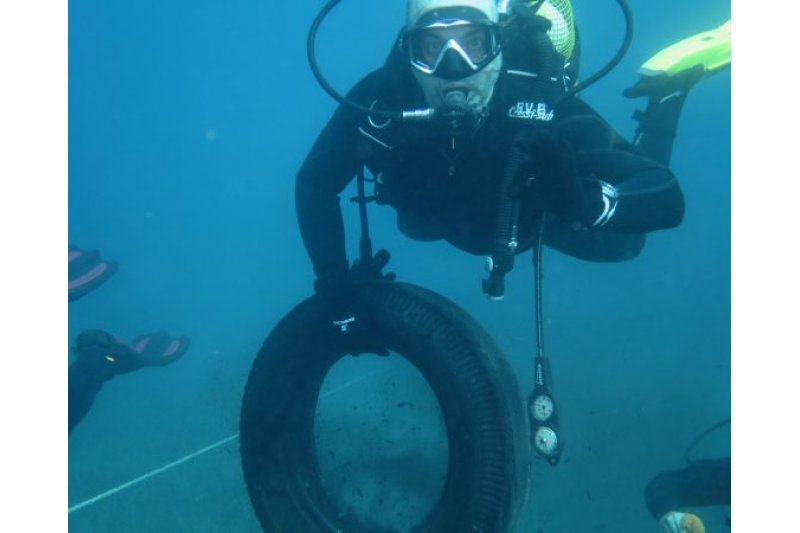 Submarinistas voluntarios limpiarn los fondos marinos de Dnia y Xbia