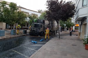 Un camin de la basura se incendia en el centro de Xbia