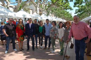Tallers, demostracions i concurs de pintura ràpida revitalitzen la Fira de Comerç de Pego 2022 al passeig Cervantes