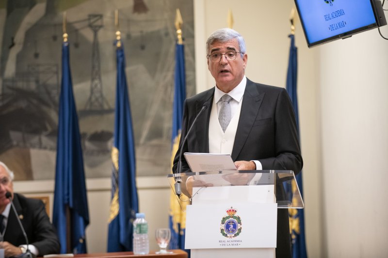 El presidente de Baleria ingresa en la Real Academia del Mar